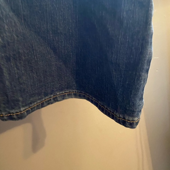 Old Navy “The Flirt” woman’s 16 regular standard leg jeans - Picture 2 of 4